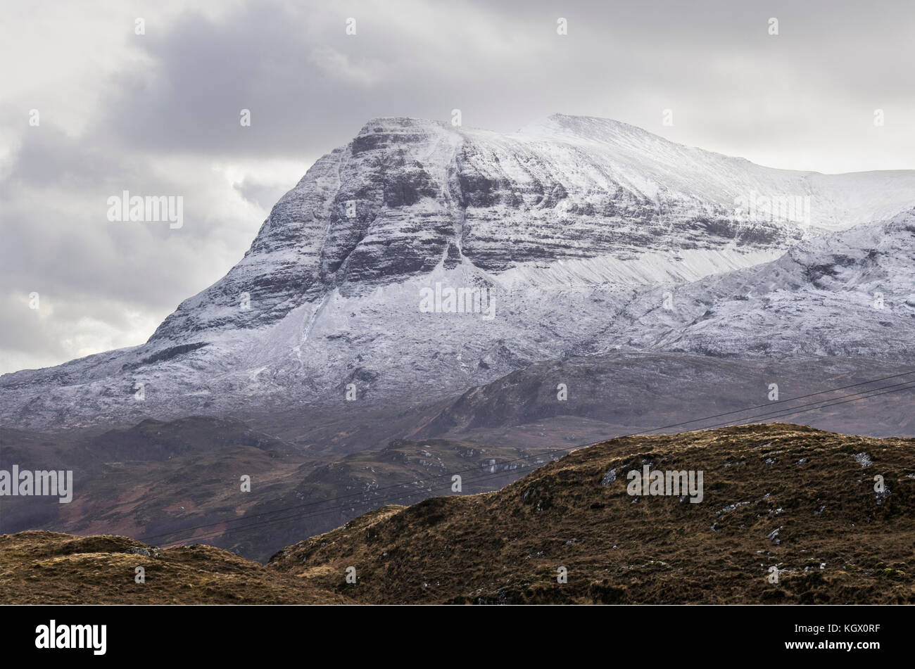 Mit Segel gharbh quinag Mountain Peak im Winter mit Schnee im assynt, Sutherland, North West Highlands von Schottland an der Nordküste 500 Route, Großbritannien Stockfoto