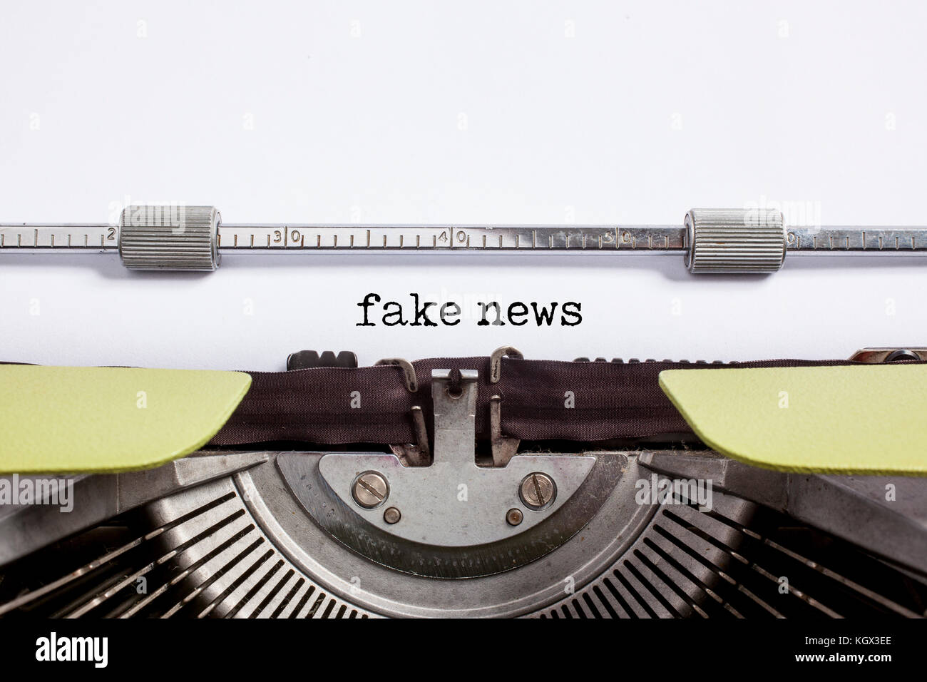 Gefälschte Nachrichten - eine Computerschriftliche Stockfoto
