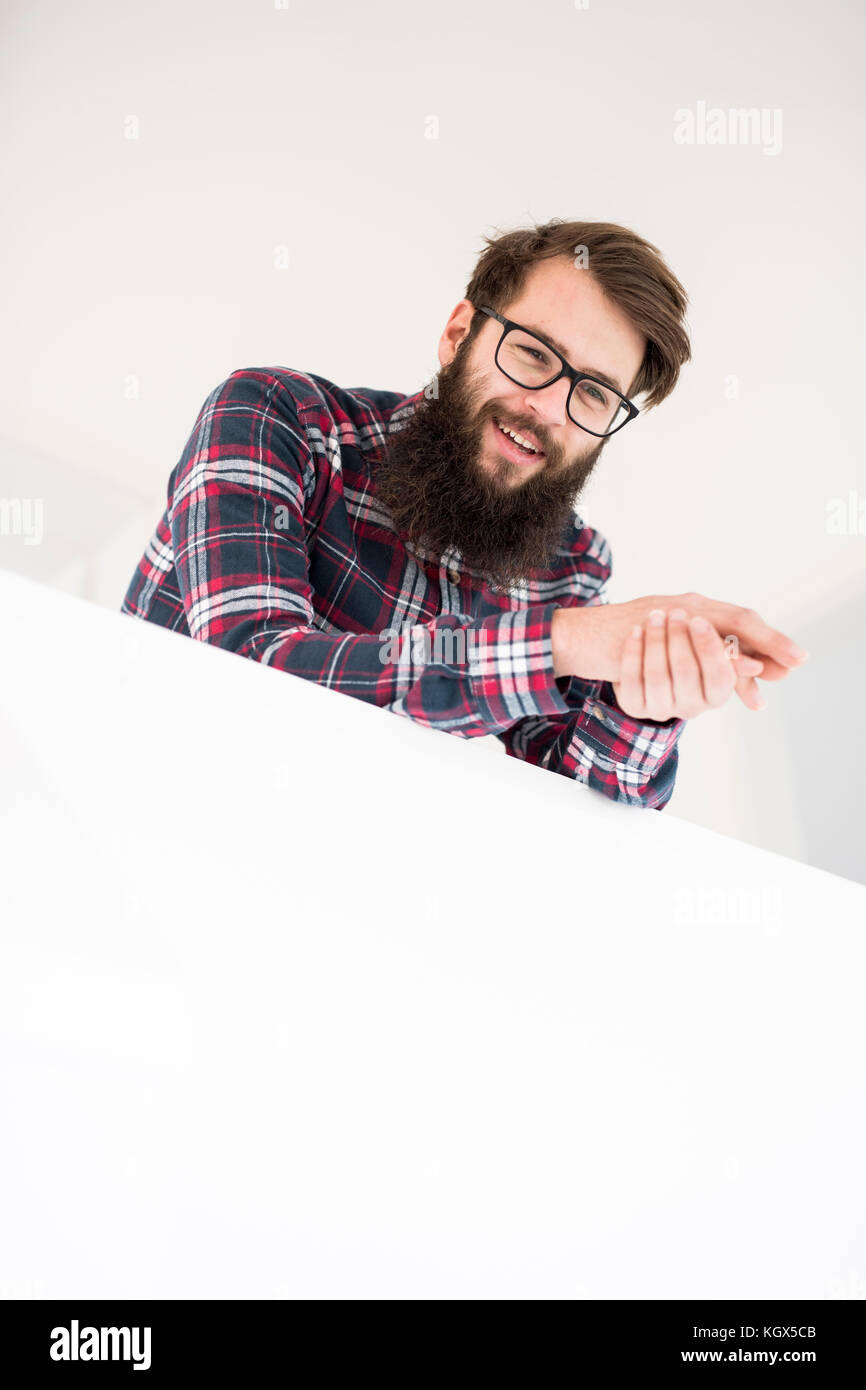 Hipster Mann mit Bart und Brille Stockfoto