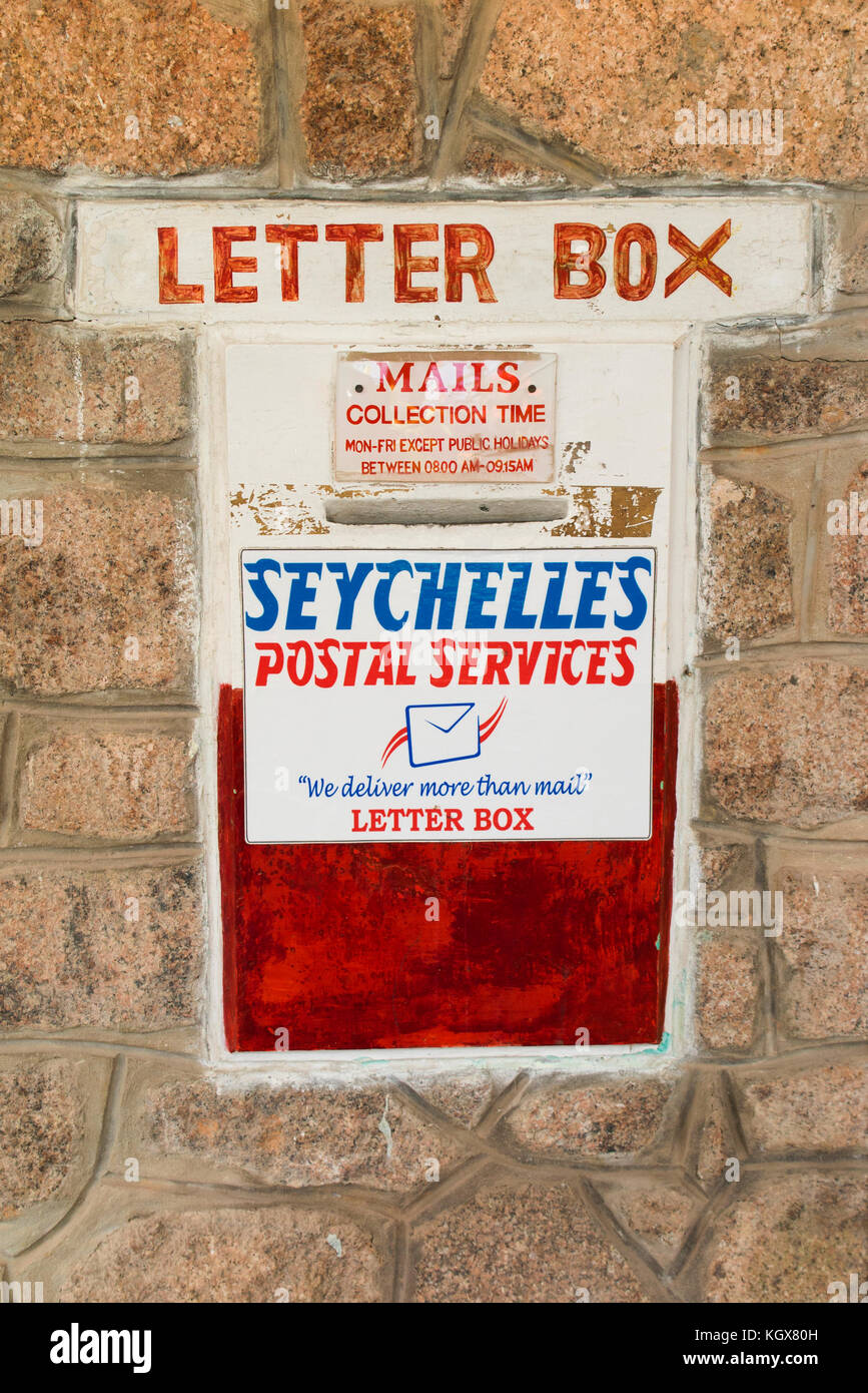 Die Seychellen, La Digue, La Passe, Post Postdienste Letter Box in die Wand eingebaut Stockfoto