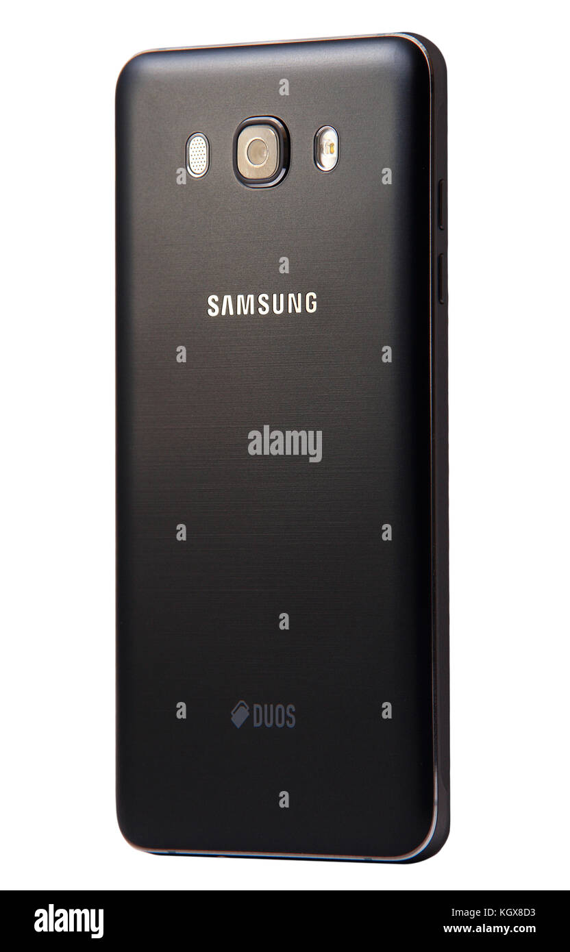 New York, USA - 29. Oktober 2017: Samsung Galaxy J7 Smartphone perspektivische Ansicht der Rückseite isoliert auf weißem Hintergrund. Stockfoto