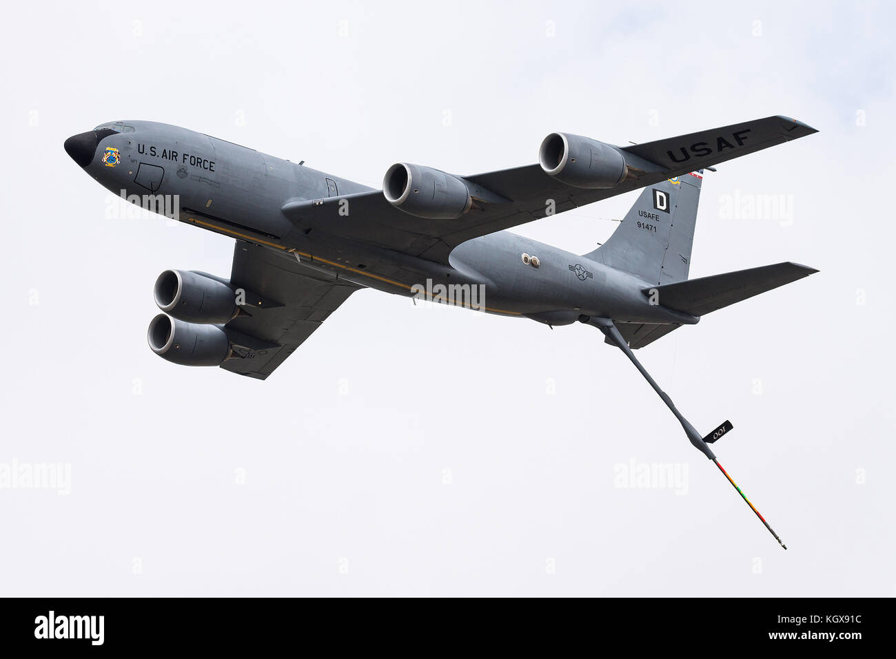 Ein USAF Boeing KC-135 R Stratotanker Tankflugzeug der 351 Air Refuelling Squadron während ein Flypast bei der RIAT 2017 Airshow. Stockfoto