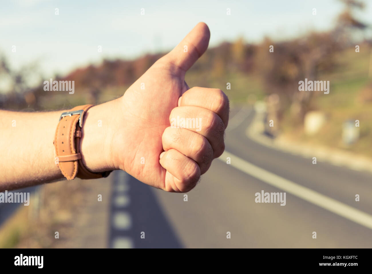 Hitchhiker thumb Fotos und Bildmaterial in hoher Auflösung Alamy