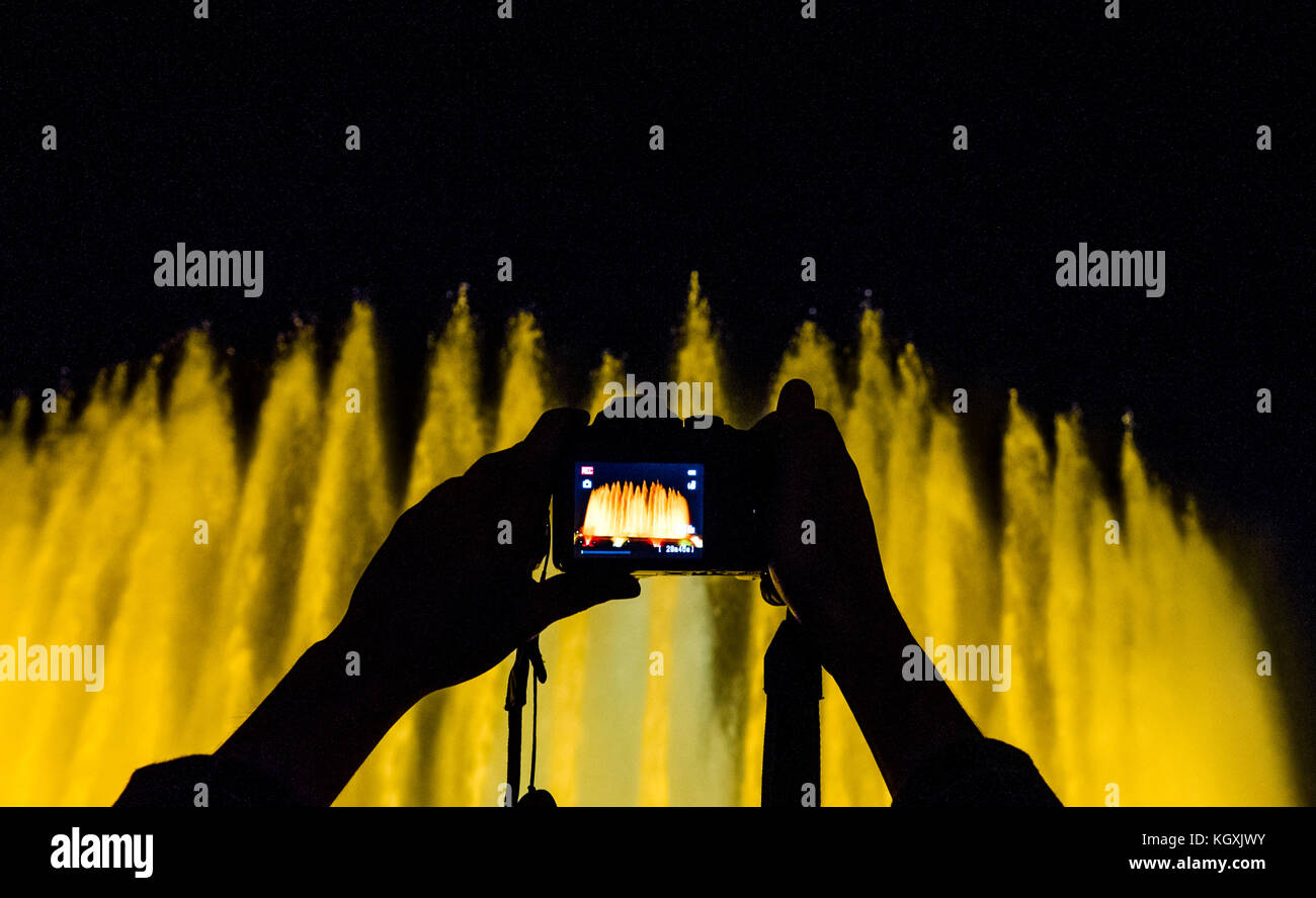 Der Magische Brunnen von Montjuïc. Ein Brunnen Anzeige gespielt zu Licht und Musik, Barcelona, Spanien. Stockfoto