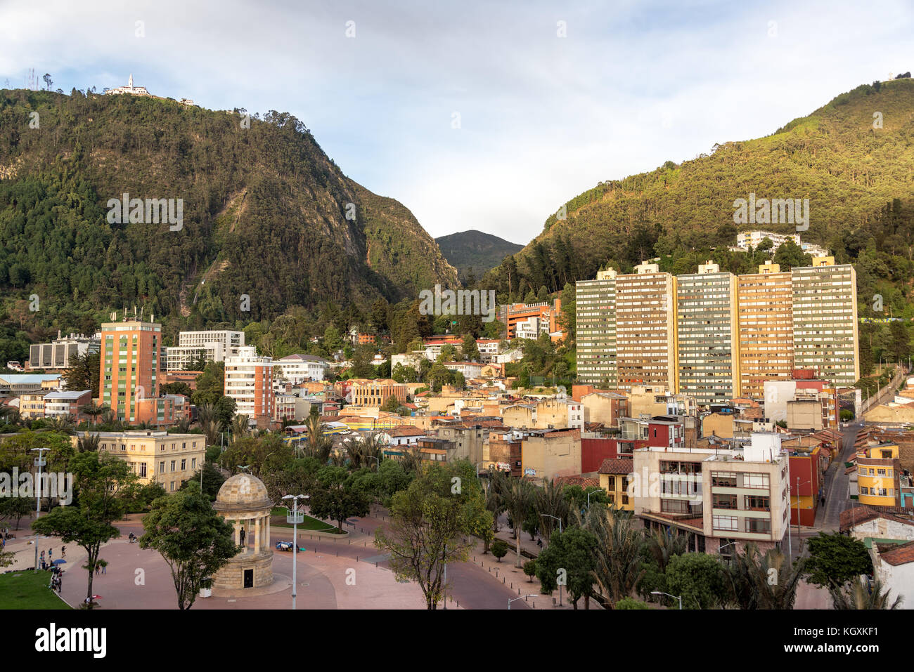 La Candelaria Viertel im Zentrum von Bogota, Kolumbien mit der Anden sichtbar Stockfoto
