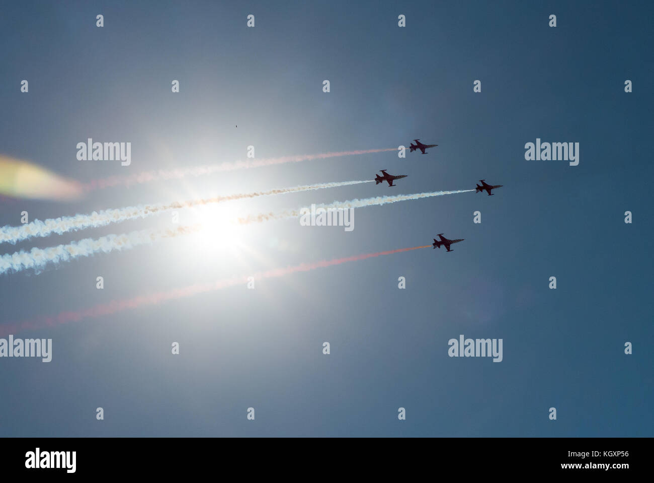 Die Torre del Mar Airshow, 2017: Formation, die von den Türk Yıldızları in ihren Northrop F-5 Freedom Fighters geflogen wird Stockfoto