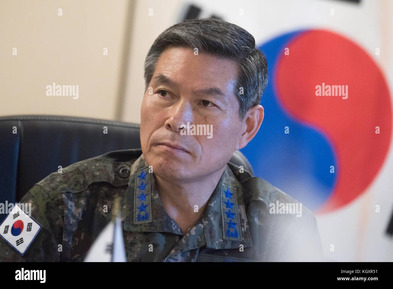 Die südkoreanischen Generalstabs Vorsitzender Jeong Kyeong-doo während einer trilateralen Treffen auf der us-Befehl Pacific spricht im Camp h.m. Smith 30. Oktober 2017 in Aiea, Hawaii. (Foto von Dominique a. pineiro über planetpix) Stockfoto