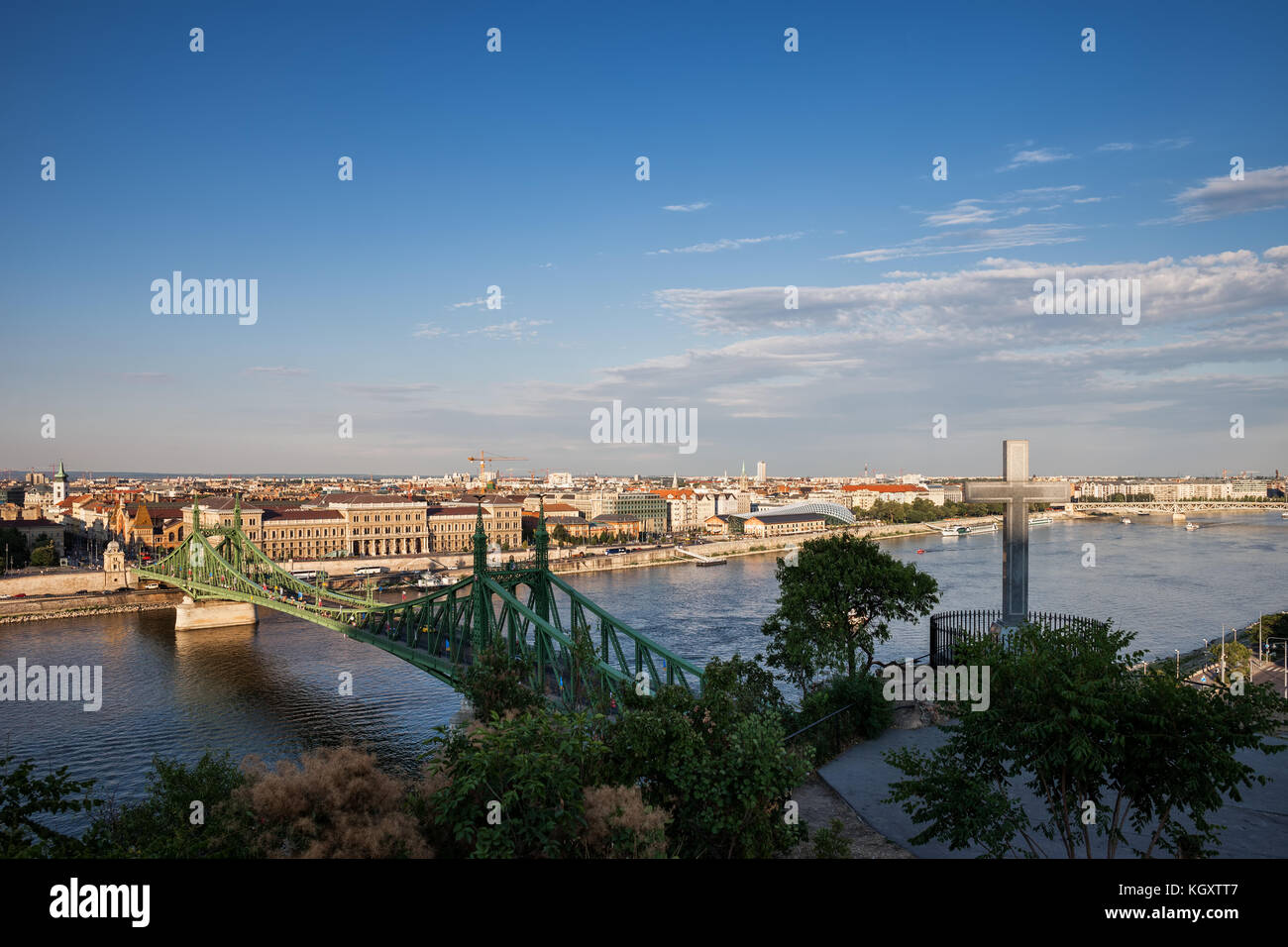 Budapest City Skyline vom Gellertberg mit Liberty Bridge auf Donau, Hauptstadt von Ungarn Stockfoto