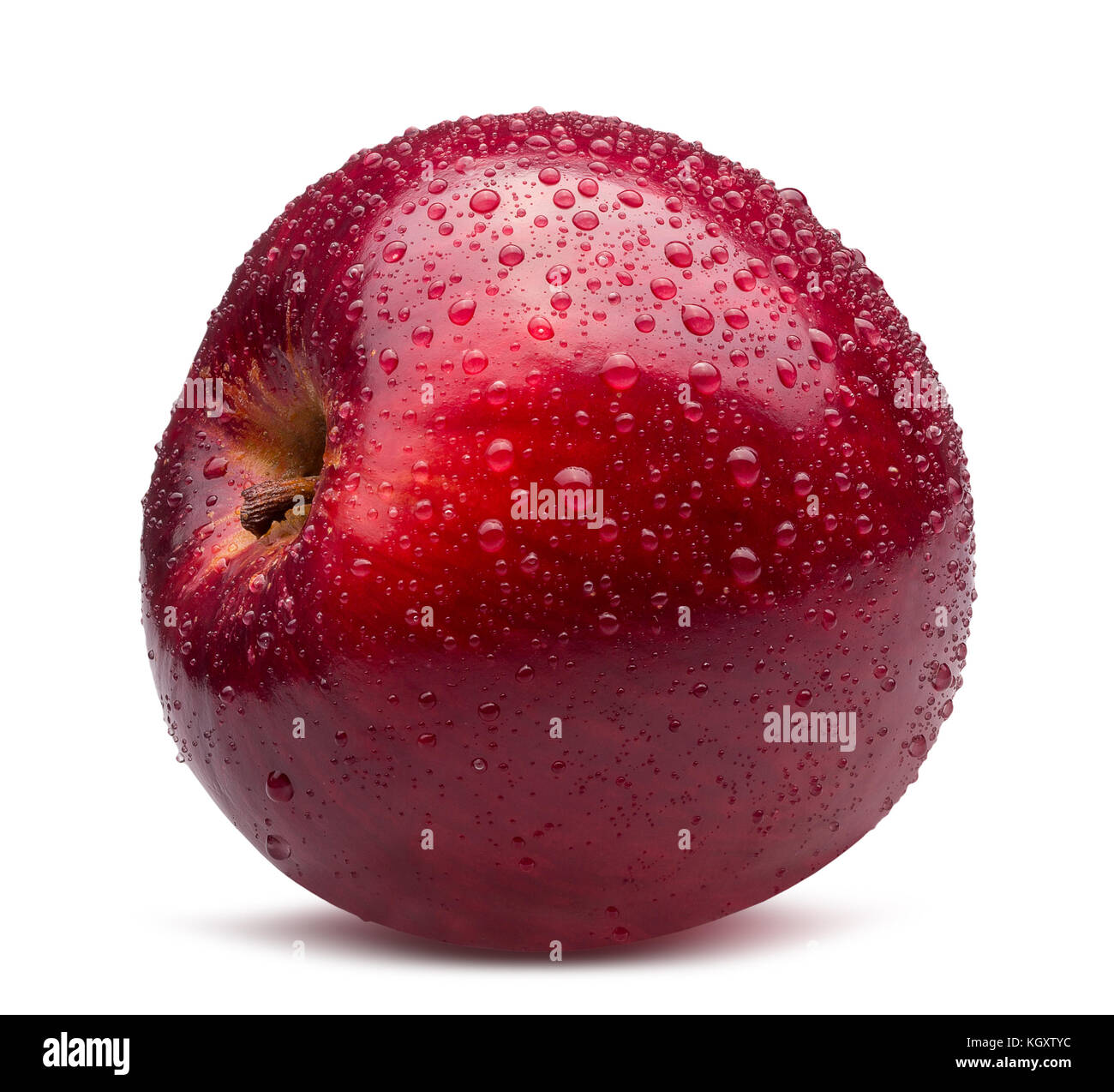 Red Apple im Wassertropfen auf einem weißen Hintergrund. Stockfoto