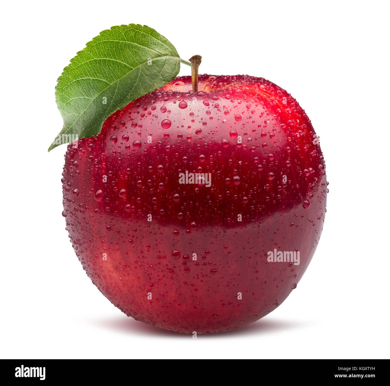 Red Apple im Wassertropfen auf einem weißen Hintergrund. Stockfoto