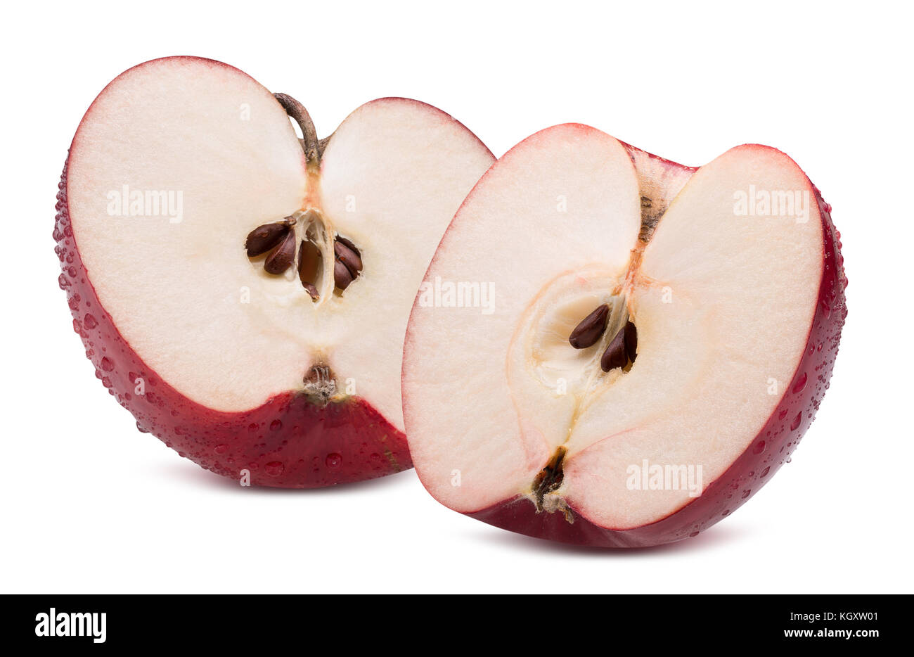 Hälften der rote Äpfel mit Wassertropfen auf einem weißen Hintergrund. Stockfoto