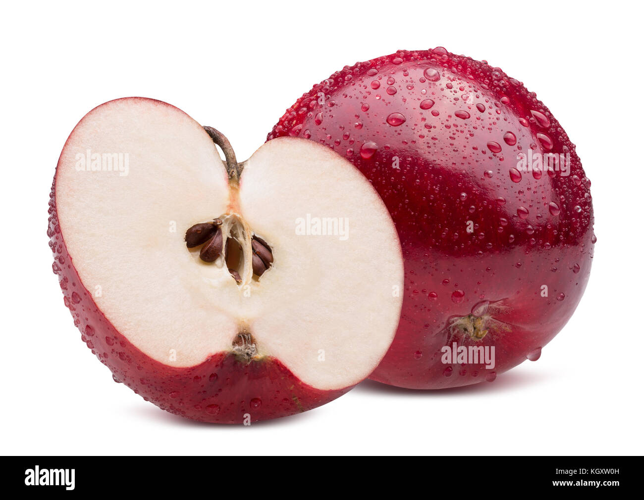 Red Apple mit der Hälfte der Apple im Wassertropfen auf einem weißen Hintergrund. Stockfoto