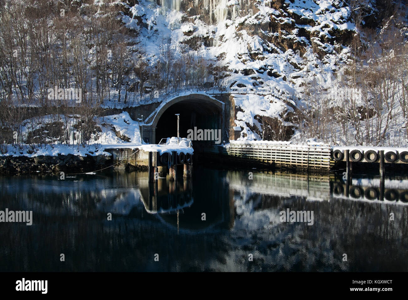 Eingang der ehemaligen u-boot Bunker in der Nähe von olavsvern Tromsoe, Norwegen. Stockfoto