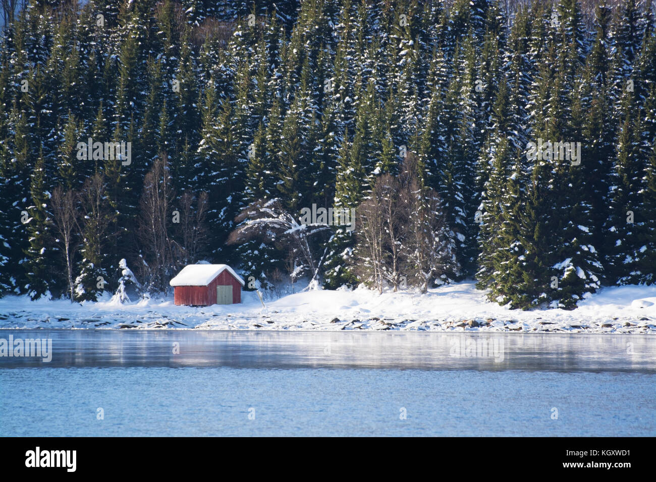 Landcsape in der Region Troms in Norwegen im Winter. Stockfoto