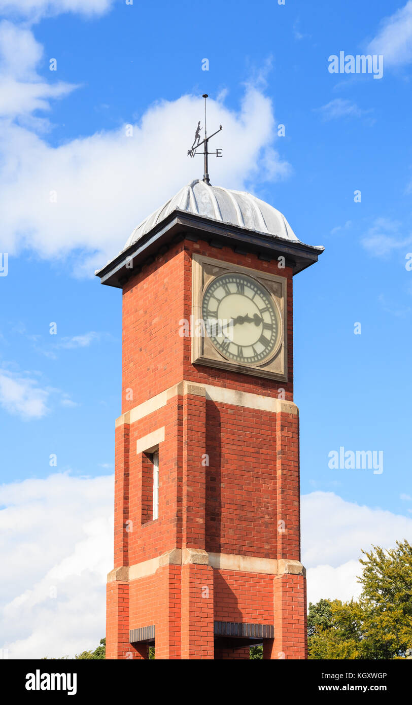 Der Uhrturm außerhalb BT Murrayfield entfernt. Der Glockenturm wurde in den Boden vor der Sanierung des Stadions. Stockfoto