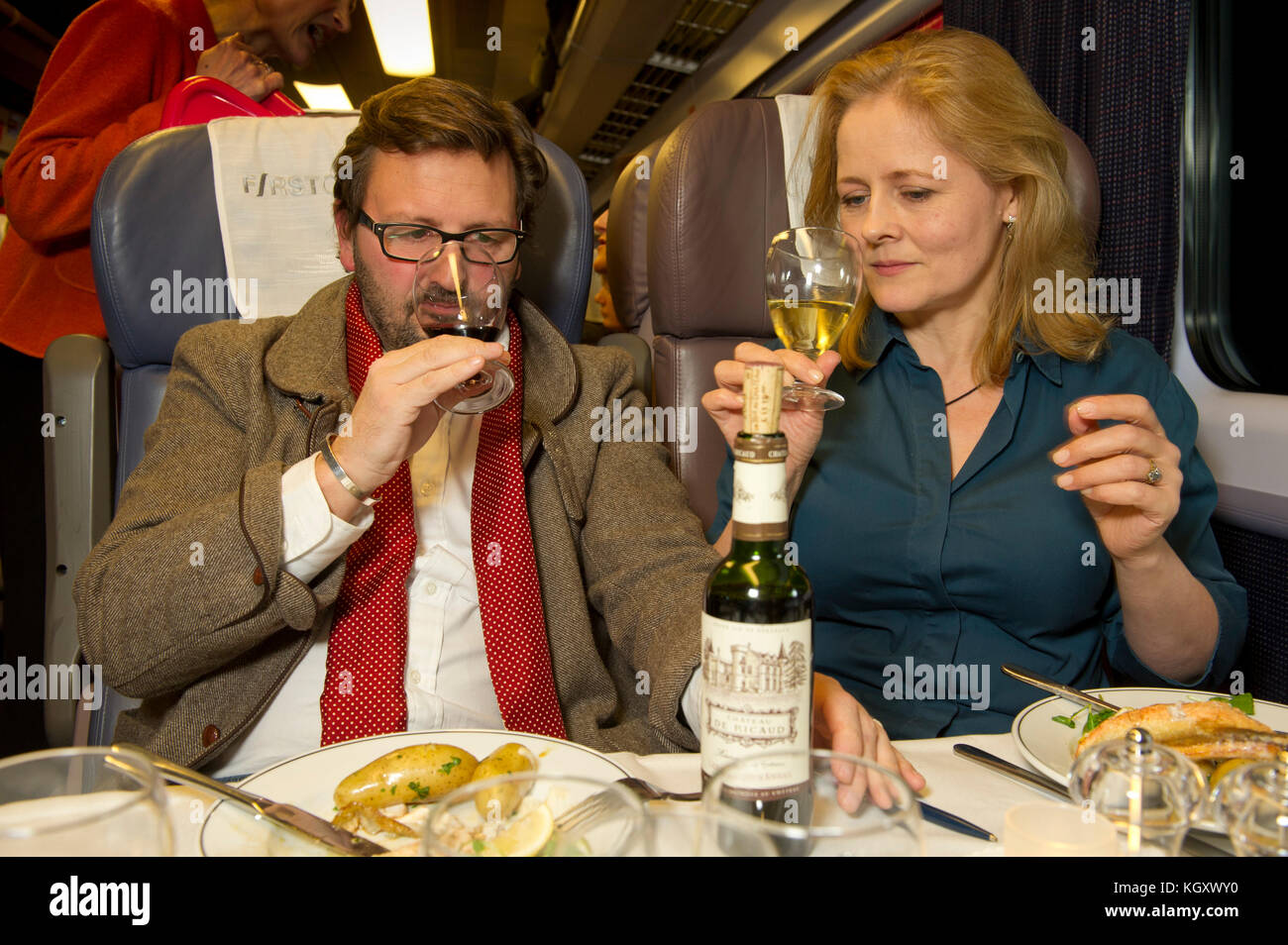 Mitch Tonks startet seine Pullman Dining Menü an paddingrton Station mit Essen Autor xanthe Ton (oben blau/roten Mantel) Stockfoto