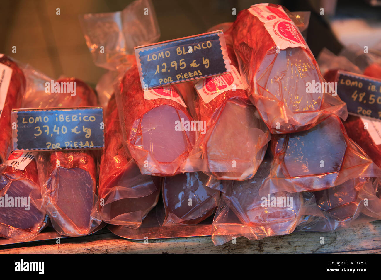 Fleisch shop Metzgerei Fenster anzuzeigen, das Stadtzentrum von Madrid, Spanien Stockfoto