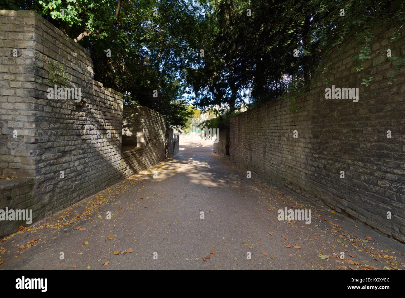 Den Arènes de Lutèce (1. Jh. nach Chr.) - eine römische Arena, eine der ältesten Denkmal von Paris - Eingang Stockfoto