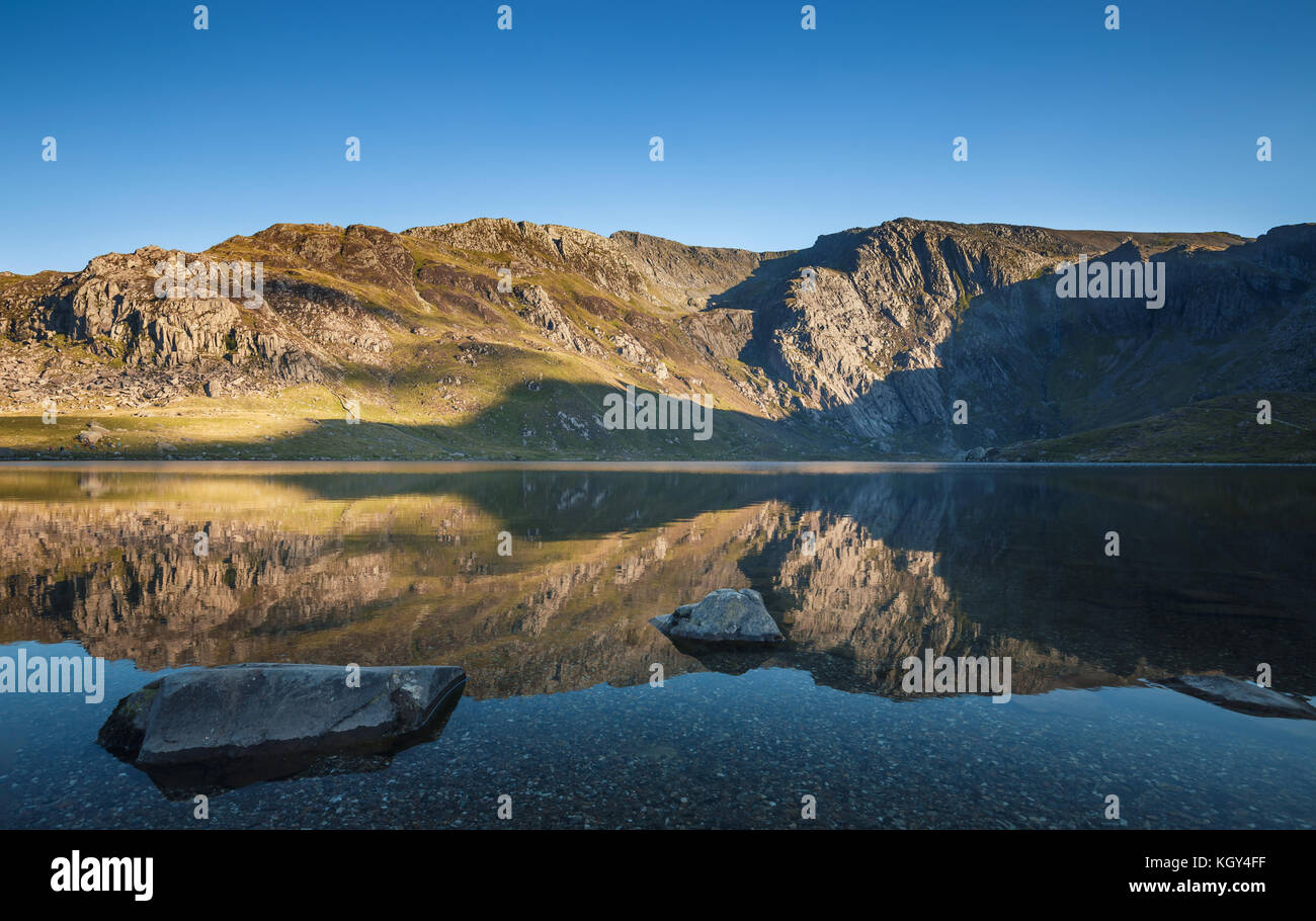 Das kristallklare Wasser der Llyn idwal See in Nord Wales Snowdonia National Park GROSSBRITANNIEN Stockfoto