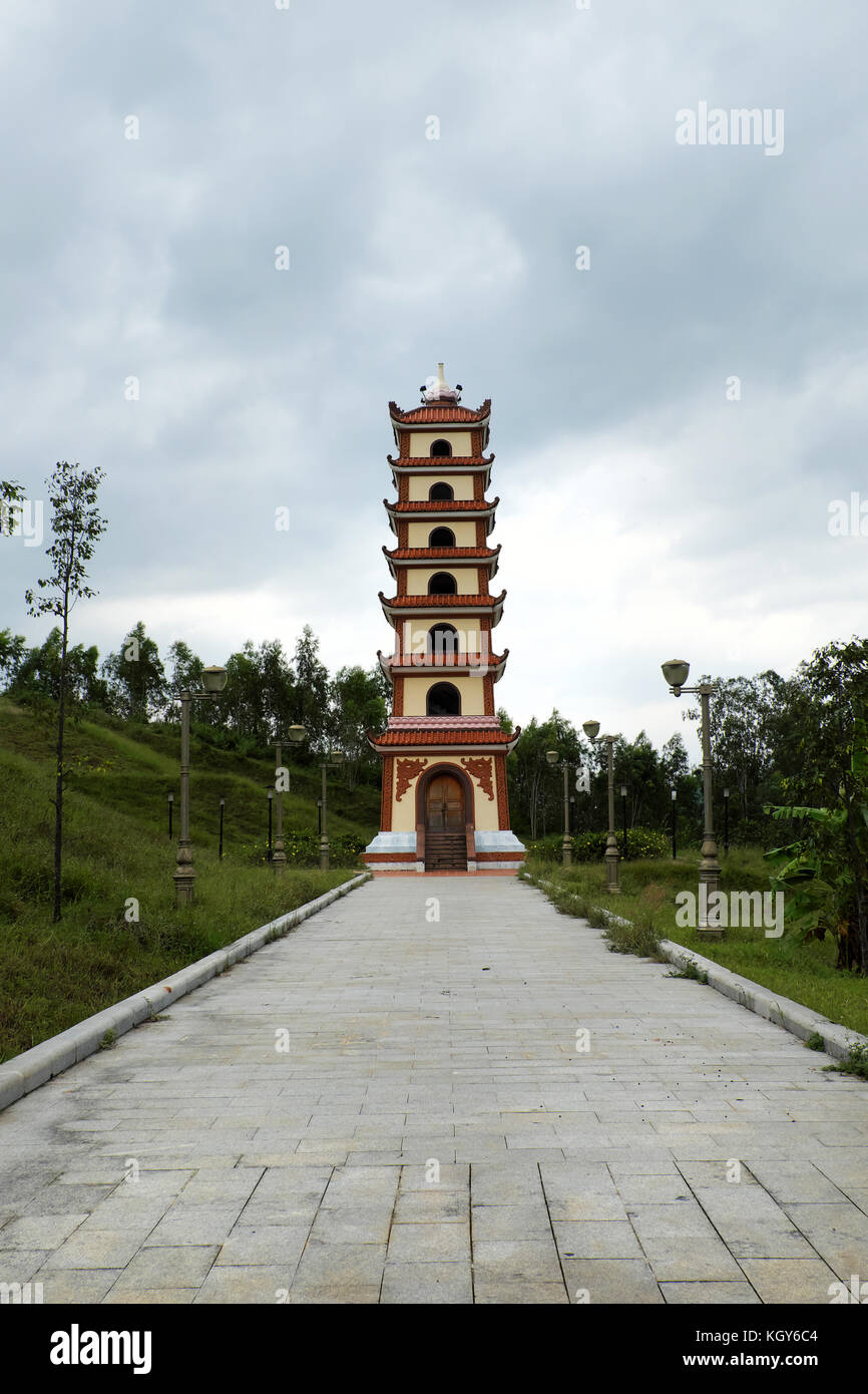 BINH DINH, VIETNAM, historischer Ort in Tay Son, inhärent in Nguyen Hue Held, Tempel auf einem Berggipfel für Opfer Himmel und Erde Stockfoto