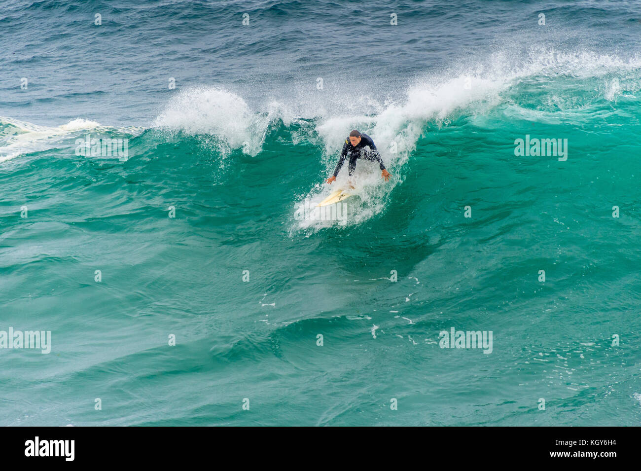 Surfen am Bronte Beach in Sydney, NSW, Australien Stockfoto