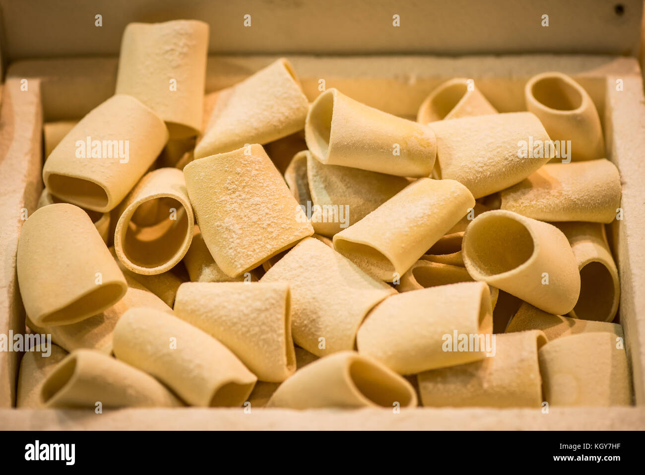 Italienische gefroren Paccheri Pasta - zubereitete Speisen Zutaten Stockfoto