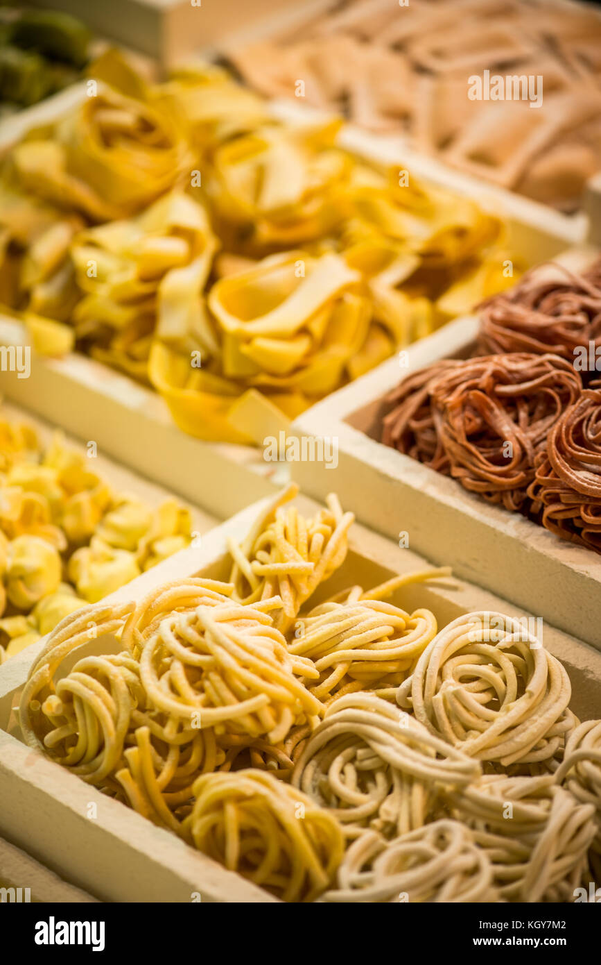 Italienische tiefgekühlte Pasta - zubereitete Speisen Zutaten Stockfoto