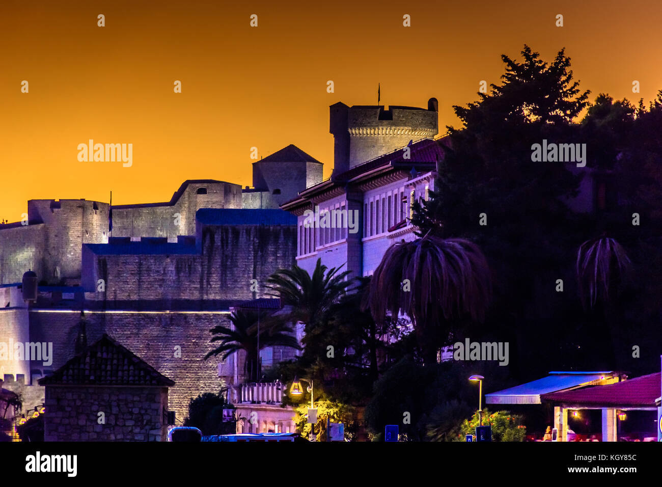 Ausblick bei Nacht minceta Turm in der Altstadt von Dubrovnik, Kroatisch berühmte Sehenswürdigkeiten. Stockfoto