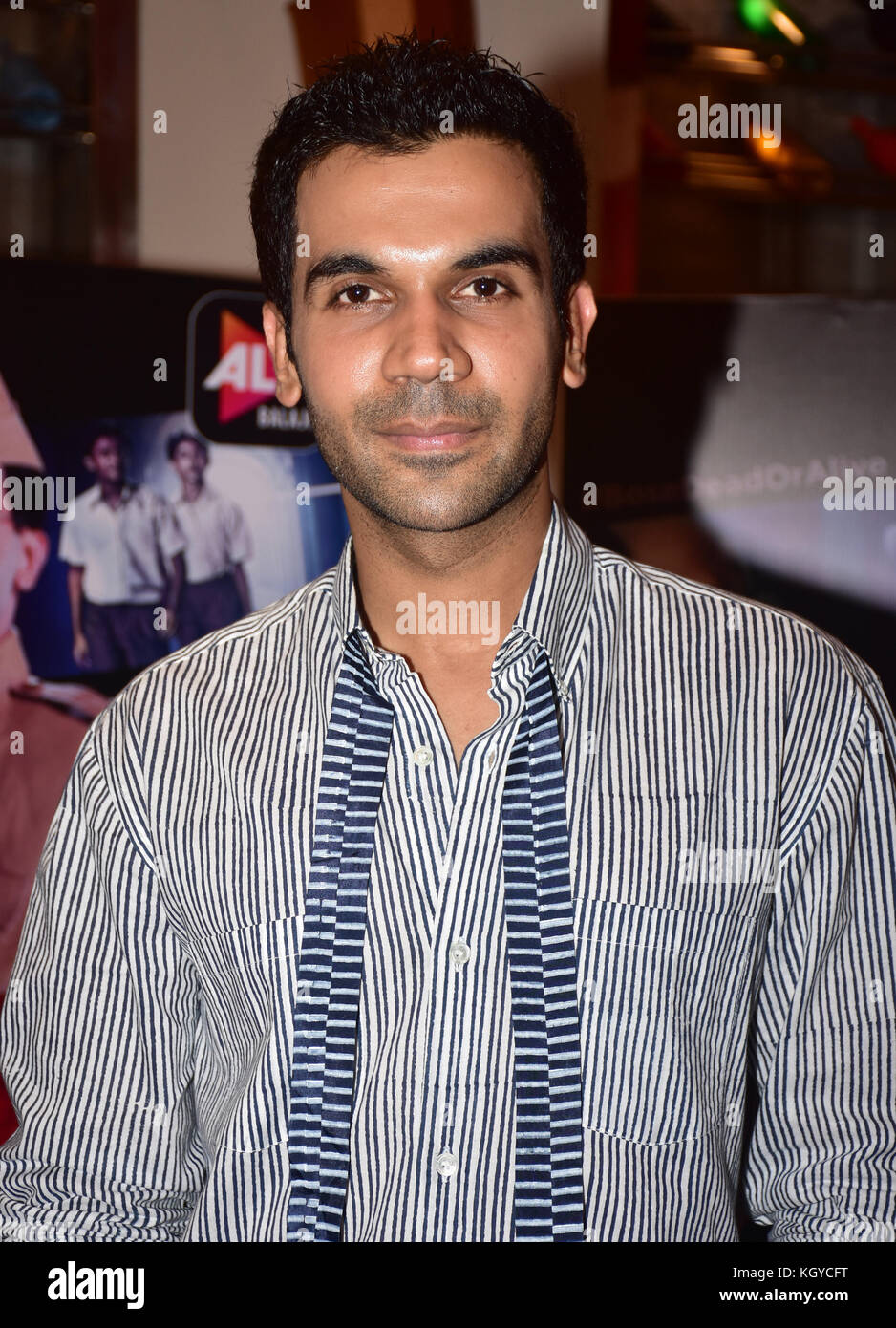 Mumbai, Indien. 10 Nov, 2017. indische Schauspieler rajkummar Rao bei der Markteinführung seines neuen web Serie "Bose tot oder lebendig" im Hotel Novotel Mumbai Juhu vorhanden. Azhar Khan/alamy leben Nachrichten Stockfoto