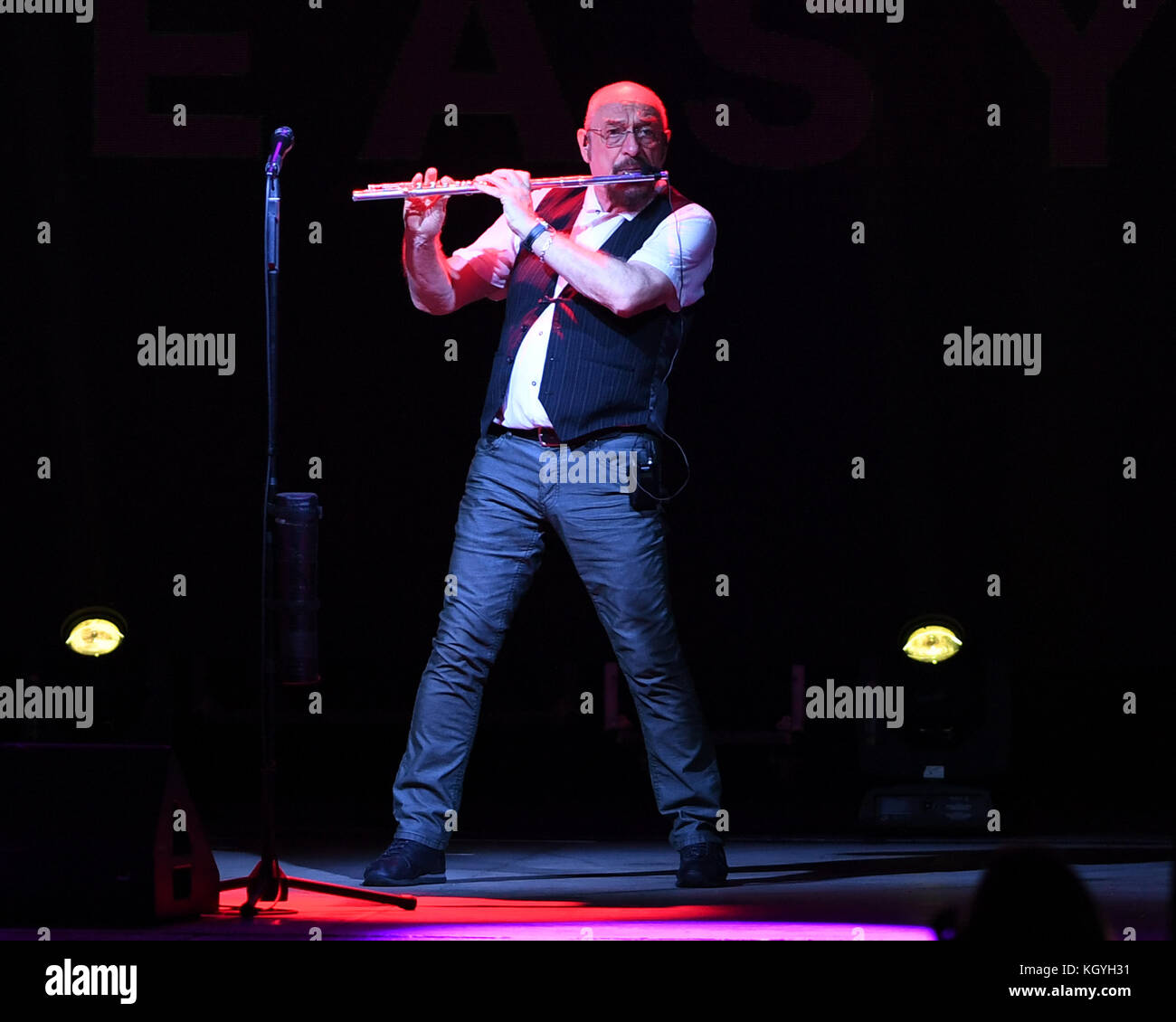 Boca Raton. 10 Nov, 2017. Jethro Tull an der Mizner Park Amphitheater am 10. November 2017 durchführen, in Boca Raton, Florida. Quelle: MPI04/Medien Punch/Alamy leben Nachrichten Stockfoto