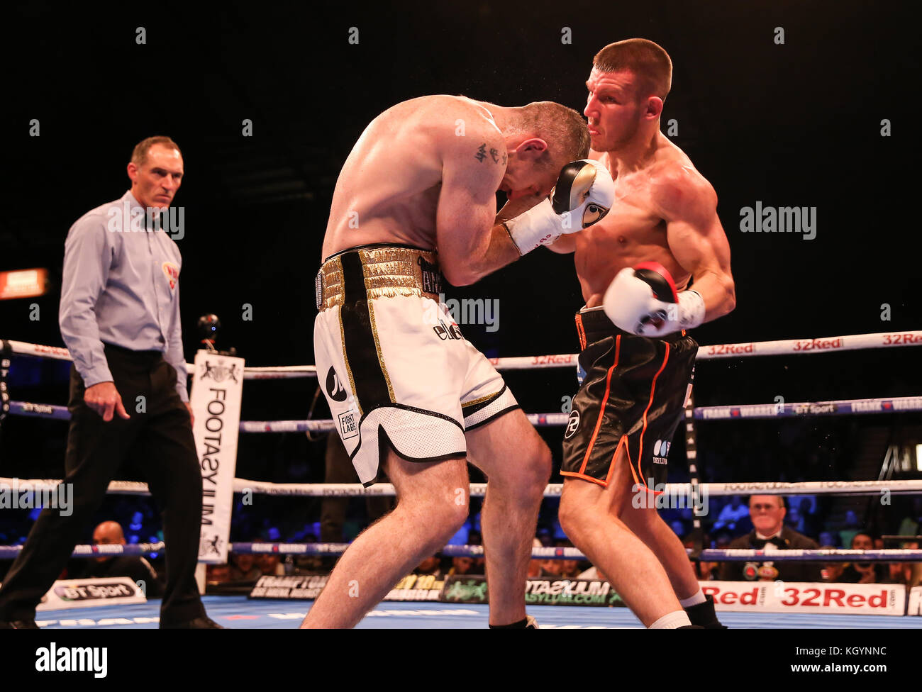 Metro Radio Arena, Newcastle, UK. 11. November 2017, Frank Warren Boxing Promotion. Smith V Williams 2 Liam Smith v Liam Williams, offizielle Eliminator WBO-Super-Welterweight Liam Smith in weißen Shorts, Smith gewann auf der Entscheidung, Kredit Huw Fairclough/Alamy leben Nachrichten Stockfoto