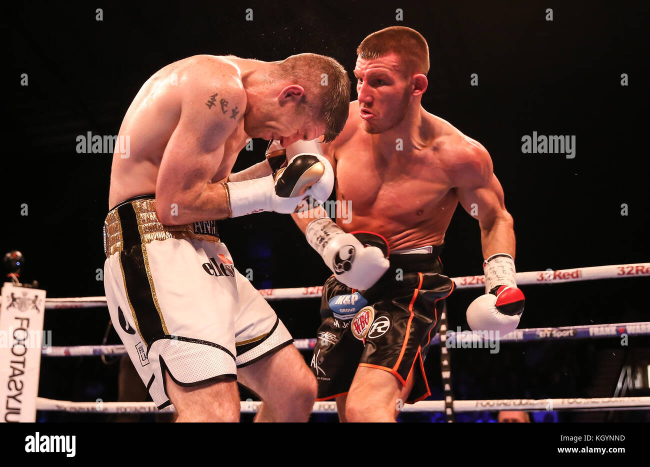 Metro Radio Arena, Newcastle, UK. 11. November 2017, Frank Warren Boxing Promotion. Smith V Williams 2 Liam Smith v Liam Williams, offizielle Eliminator WBO-Super-Welterweight Liam Smith in weißen Shorts, Smith gewann auf der Entscheidung, Kredit Huw Fairclough/Alamy leben Nachrichten Stockfoto