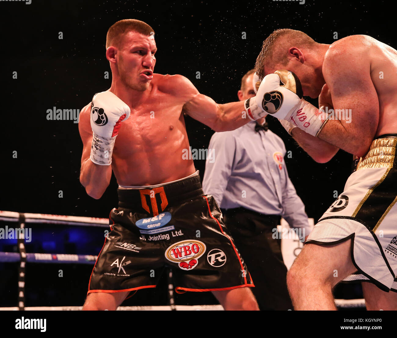 Metro Radio Arena, Newcastle, UK. 11. November 2017, Frank Warren Boxing Promotion. Smith V Williams 2 Liam Smith v Liam Williams, offizielle Eliminator WBO-Super-Welterweight Liam Smith in weißen Shorts, Smith gewann auf der Entscheidung, Kredit Huw Fairclough/Alamy leben Nachrichten Stockfoto