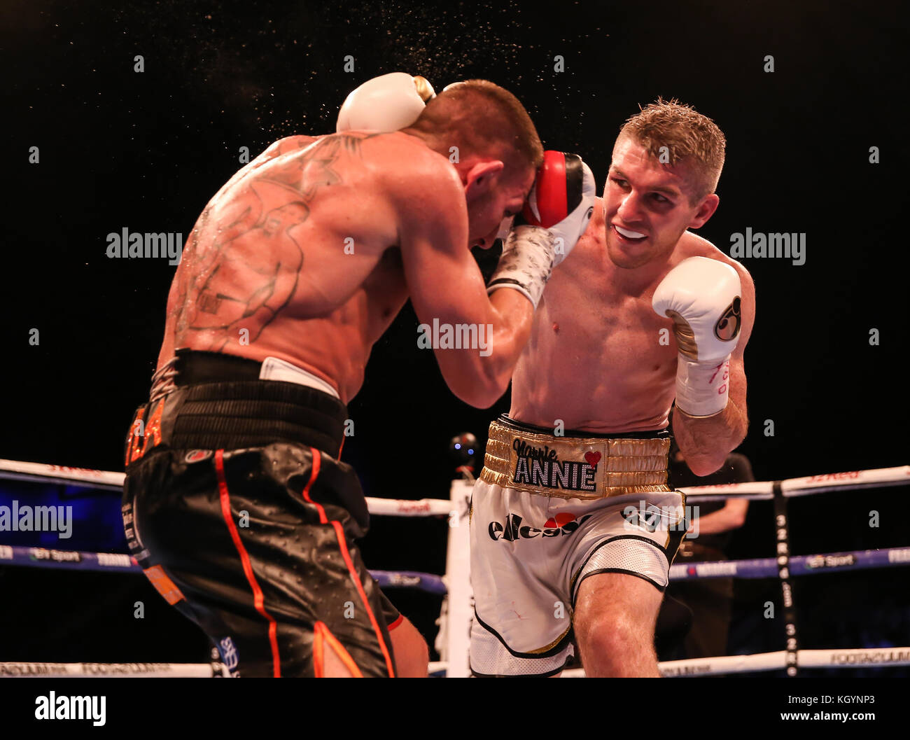 Metro Radio Arena, Newcastle, UK. 11. November 2017, Frank Warren Boxing Promotion. Smith V Williams 2 Liam Smith v Liam Williams, offizielle Eliminator WBO-Super-Welterweight Liam Smith in weißen Shorts, Smith gewann auf der Entscheidung, Kredit Huw Fairclough/Alamy leben Nachrichten Stockfoto