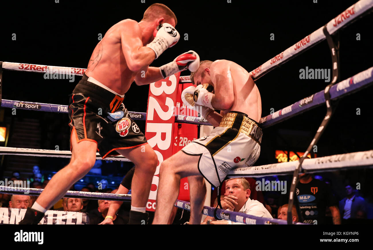 Metro Radio Arena, Newcastle, UK. 11. November 2017, Frank Warren Boxing Promotion. Smith V Williams 2 Liam Smith v Liam Williams, offizielle Eliminator WBO-Super-Welterweight Liam Smith in weißen Shorts, Smith gewann auf der Entscheidung, Kredit Huw Fairclough/Alamy leben Nachrichten Stockfoto