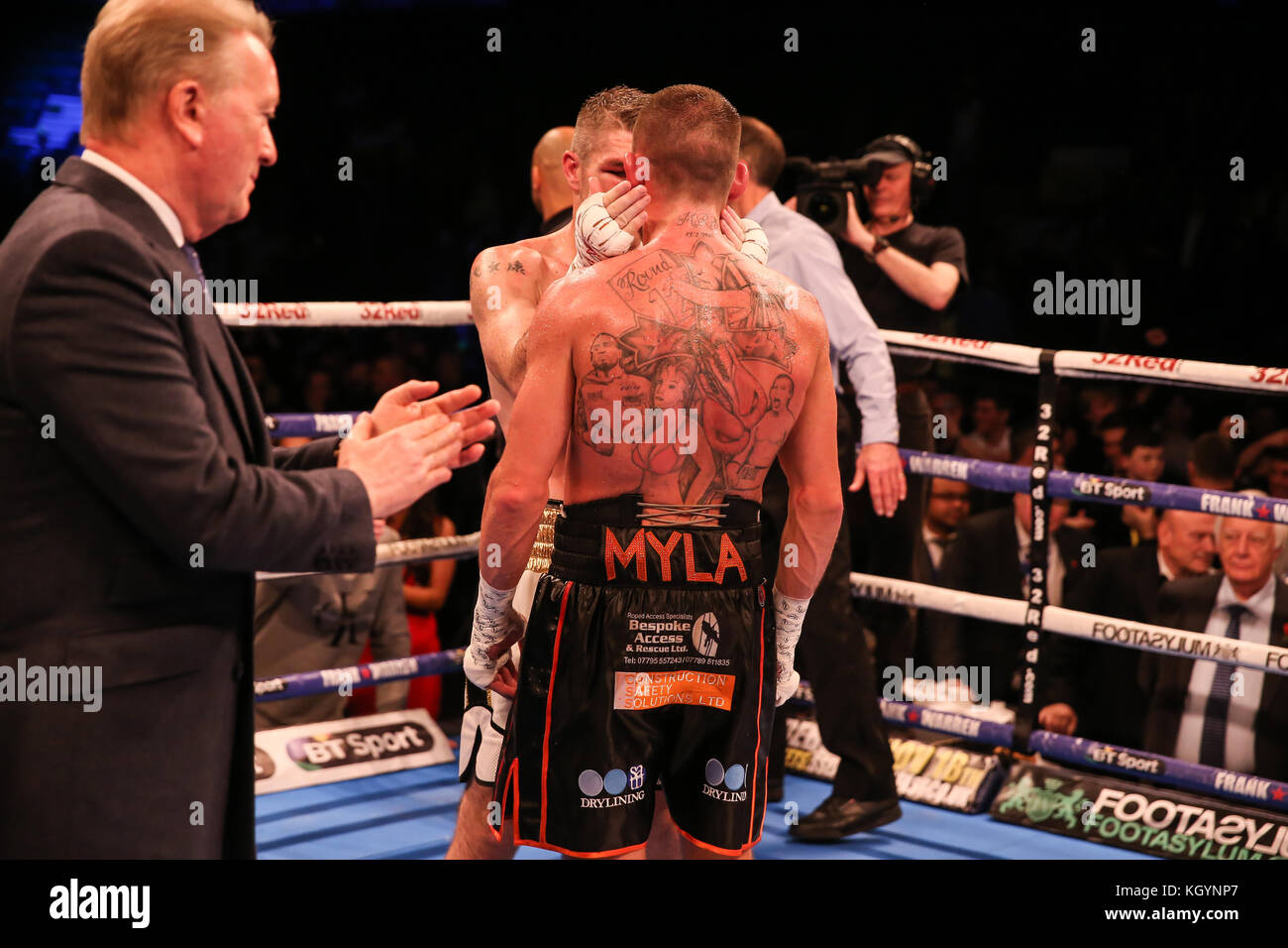 Metro Radio Arena, Newcastle, UK. 11. November 2017, Frank Warren Boxing Promotion. Smith V Williams 2 Liam Smith v Liam Williams, offizielle Eliminator WBO-Super-Welterweight Liam Smith in weißen Shorts, Smith gewann auf der Entscheidung, Kredit Huw Fairclough/Alamy leben Nachrichten Stockfoto