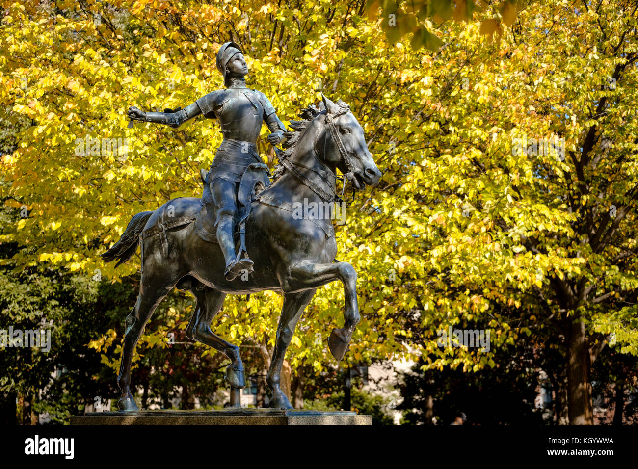 Bronzestatue von Jeanne D'Arc, von Paul Dubois, im Meridian Hill Park, Columbia Heights, Washington, D.C., Vereinigte Staaten von Amerika, USA. Stockfoto
