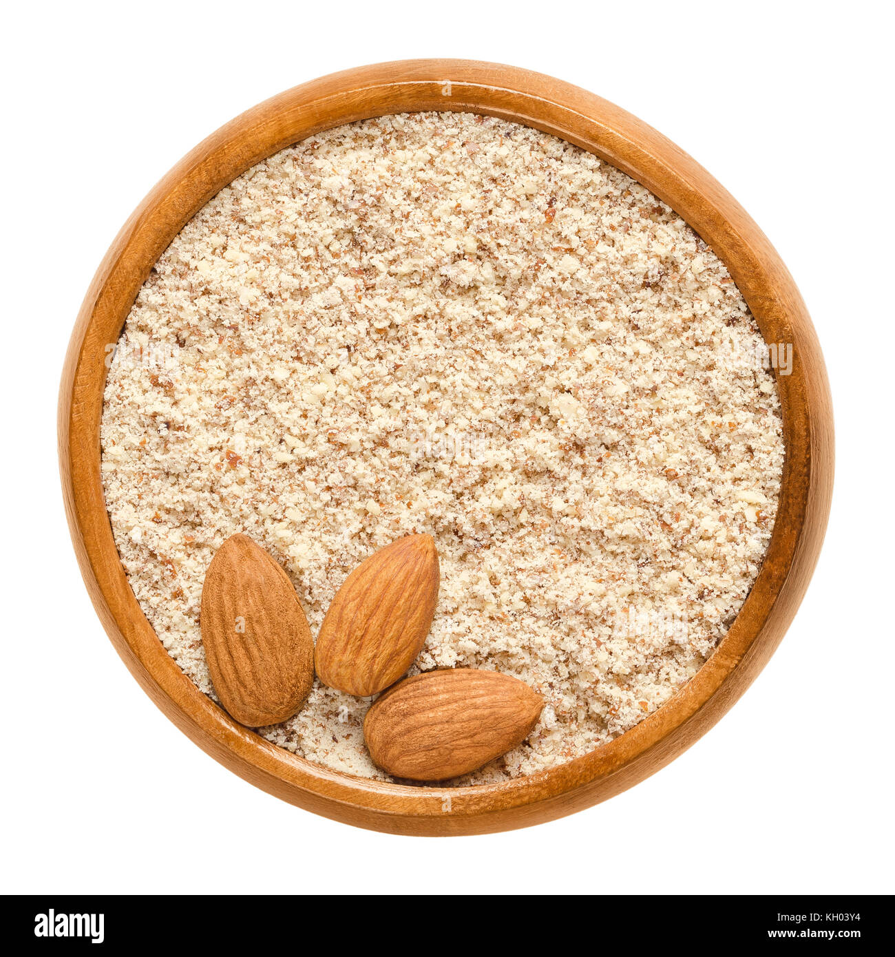 Beschossen und gemahlene Mandel Muttern in Houten. essbar, getrocknet, braunen Samen von Prunus dulcis. Zutat in Marzipan, Nougat, Cookies. Stockfoto