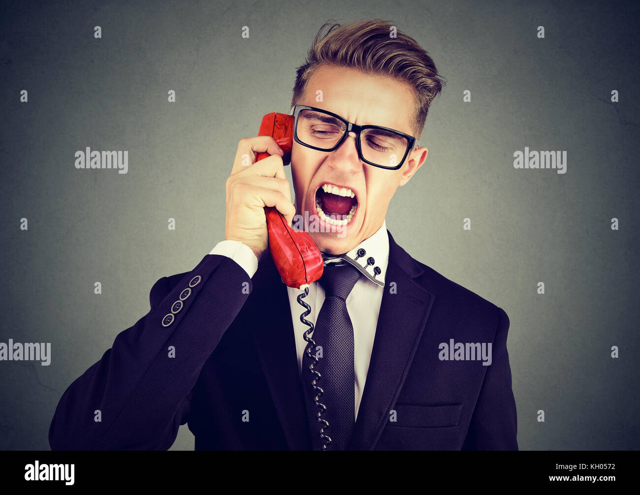 Wütend Geschäftsmann kreischen auf dem Telefon Stockfoto