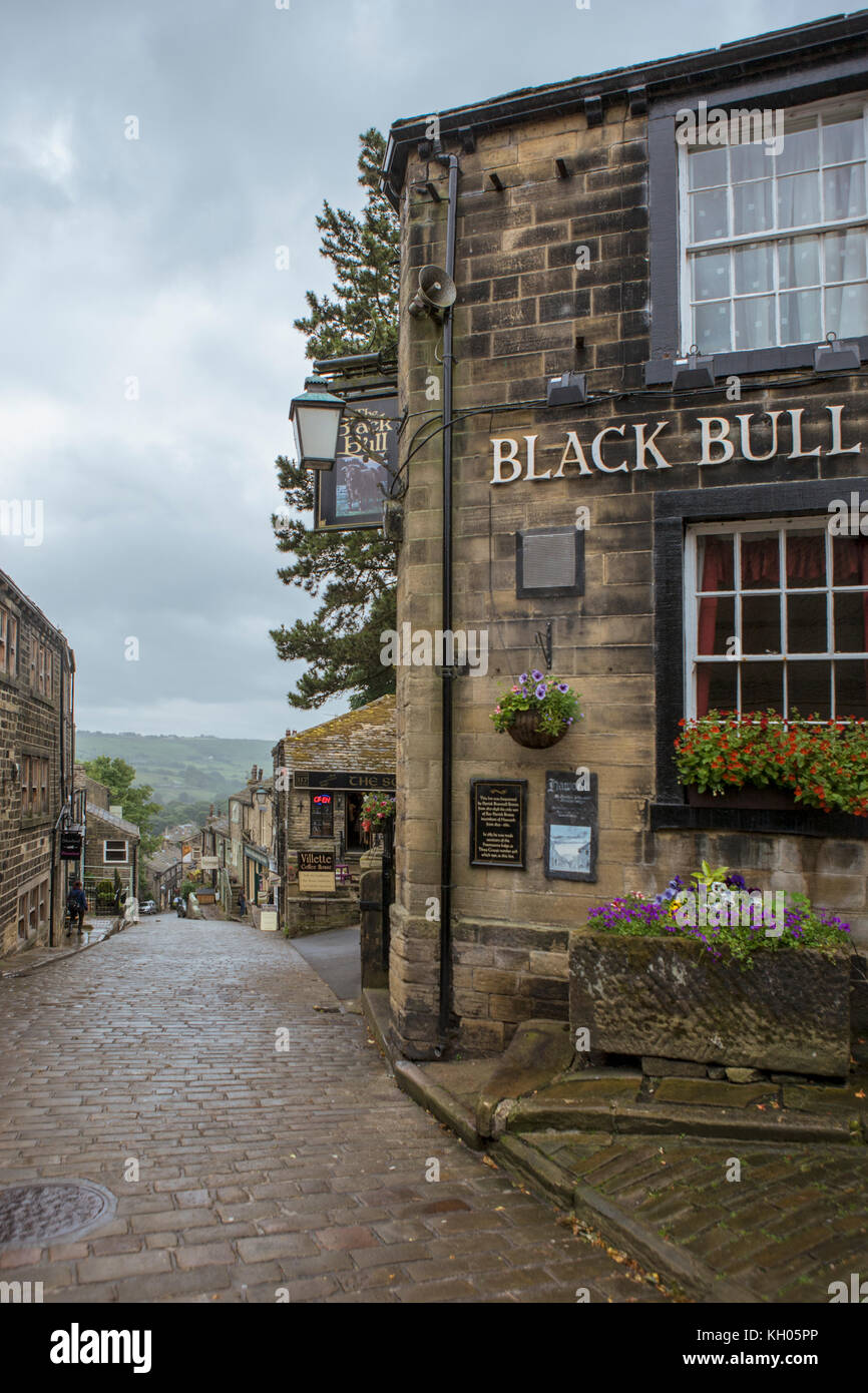 The Black Bull, Main Street, Haworth, West Yorkshire, England, UK: Das Pub, in dem Branwell Brontë im 19. Jahrhundert - stark - getrunken hat Stockfoto