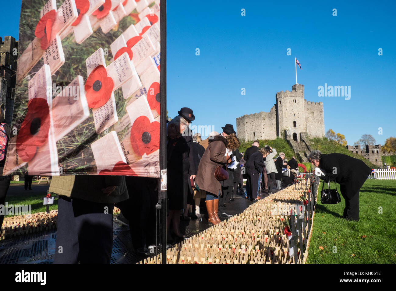 Die Royal British Legion Bereich der Trauerfeier gehalten an das Schloss von Cardiff, Cardiff, Wales, UK, auf einem sonnigen blauen Himmel aber kühlen Morgen. Stockfoto