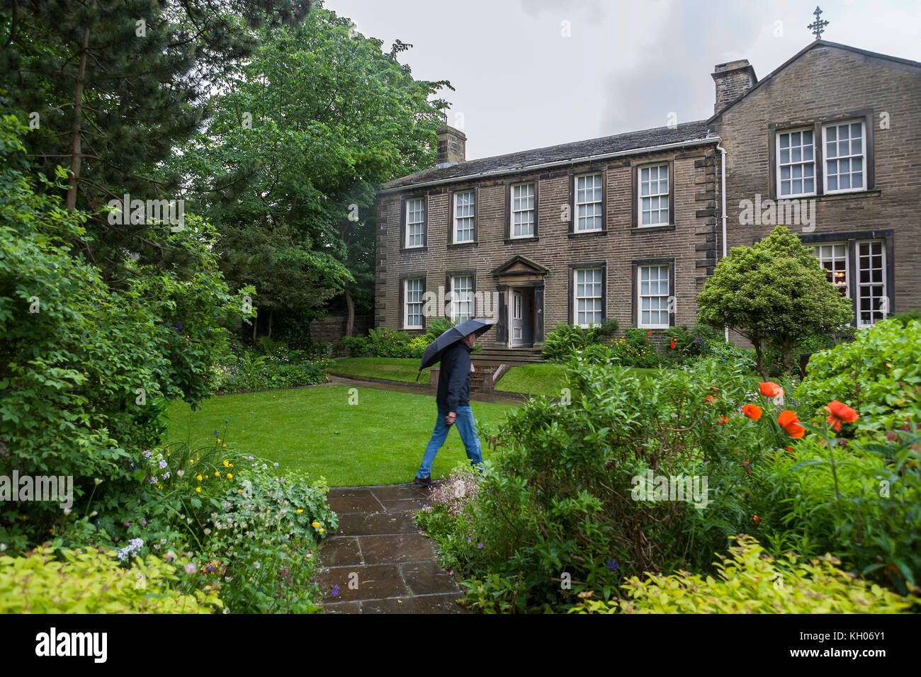 Haworth Parsonage, West Yorkshire, England, Großbritannien: Das Zuhause der Brontë Schwestern und jetzt das Brontë Museum, das ihnen und ihrer Arbeit gewidmet ist Stockfoto