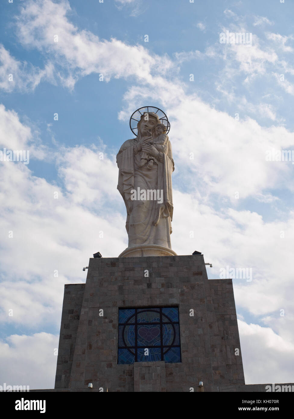 Der Welt größte Statue der Jungfrau Maria mit dem Jesuskind in der Hohe von Haskovo, Bulgarien Stockfoto