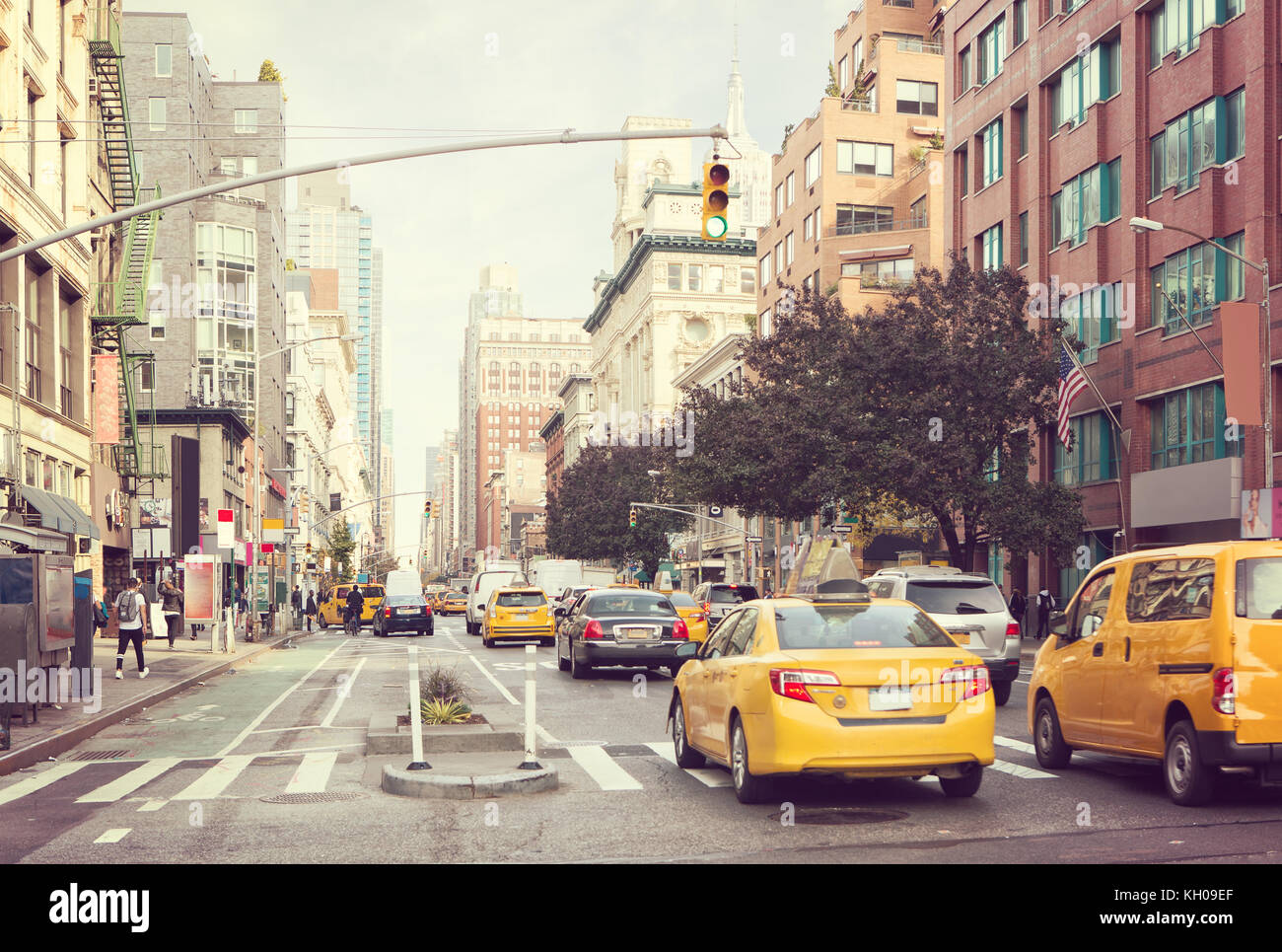 Citylife und des Verkehrs auf der Avenue in Manhattan, New York City, USA. Getonten Bild Stockfoto