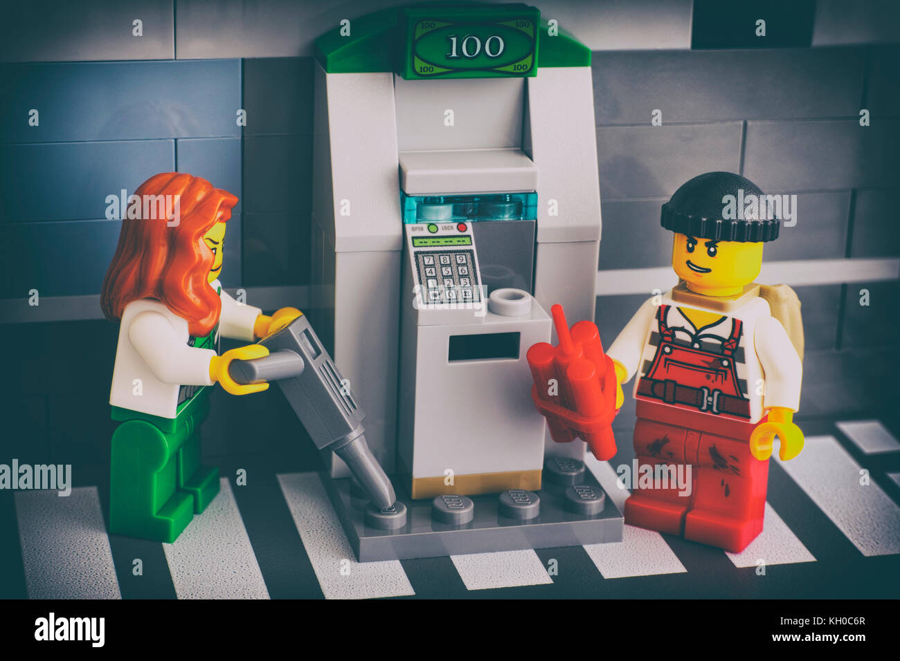 Tambow, Russische Föderation - Juni 03, 2017 lego Diebe atm brechen. Studio gedreht. Stockfoto