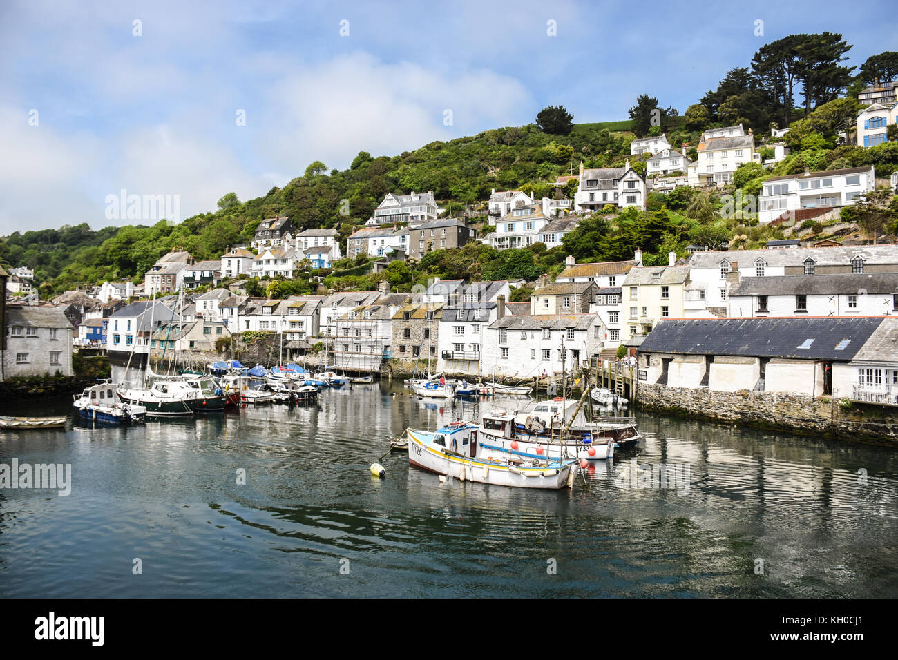 Polperro Hafen, Cornwall, an einem Sommertag Stockfoto