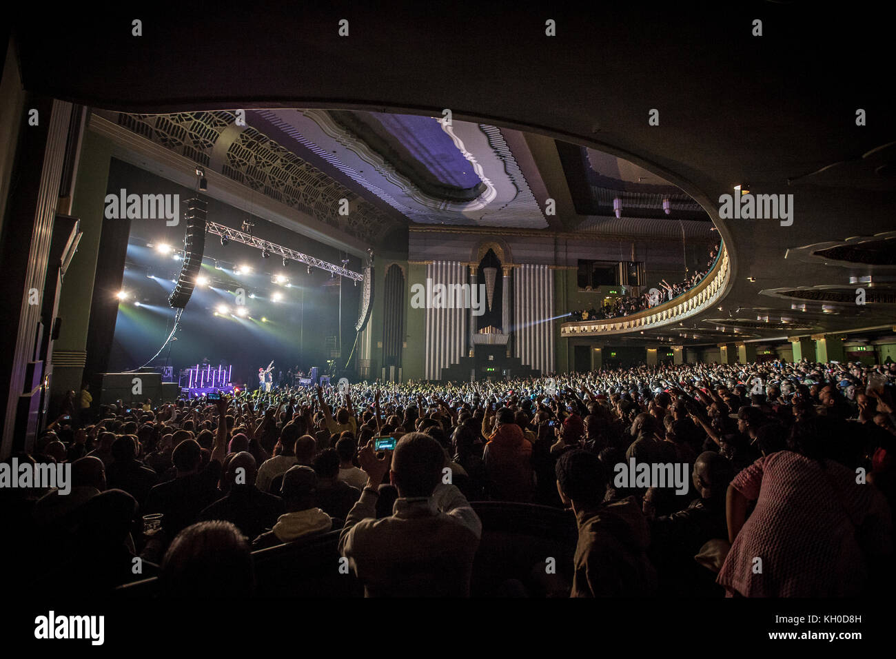 Die Hammersmith Apollo in London war vollgepackt mit Hip-Hop-Fans, die ‘Sden beiden „Superstars of Hip Hop“-Konzerten mit Redman & Method man und hier Busta Rhymes auftauchten. GROSSBRITANNIEN 2013. Stockfoto