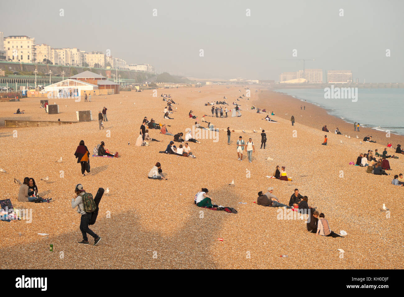 Ein dunstiger Tag am Strand von Brighton, Großbritannien Stockfoto