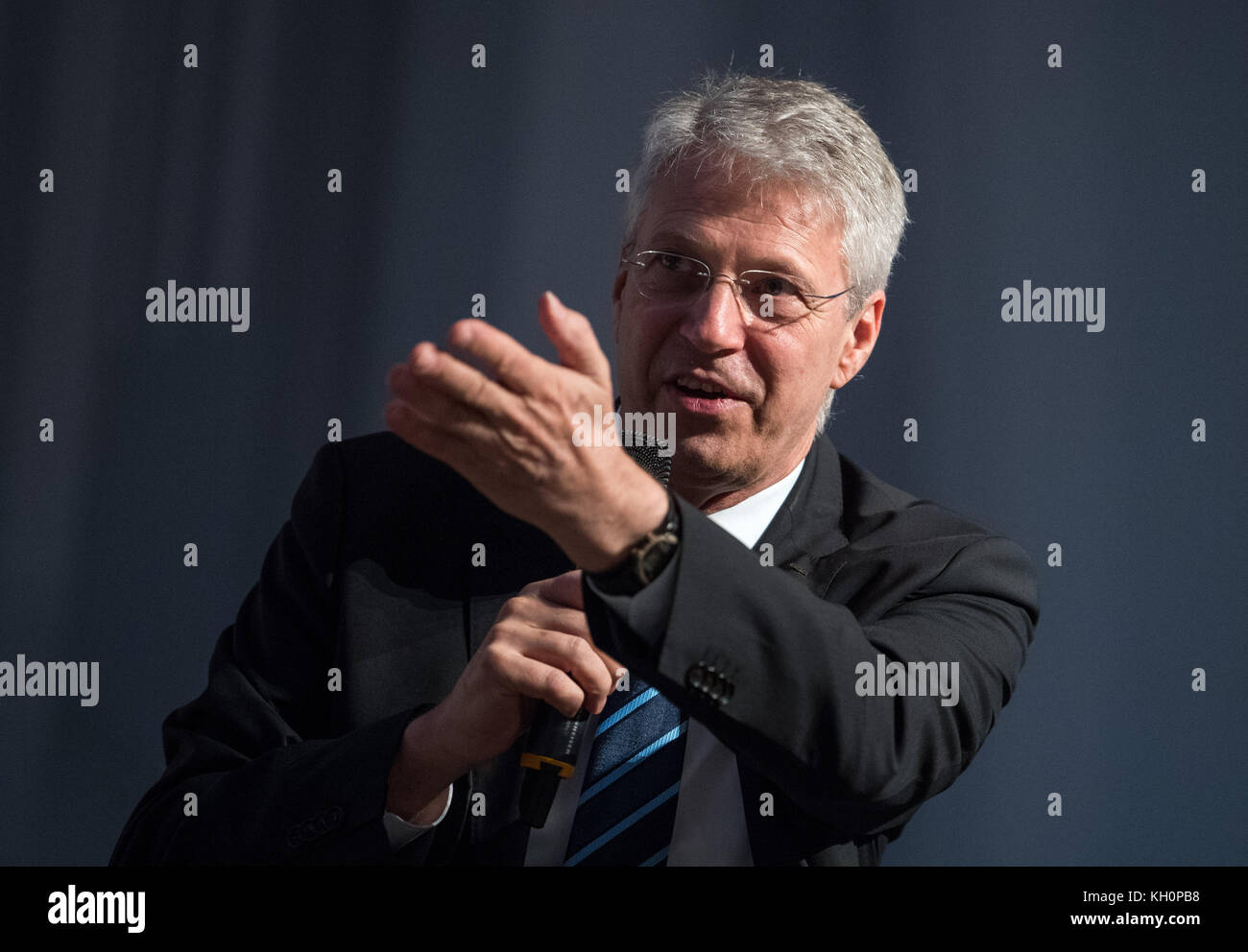 Esa-Koordinator Thomas Reiter sprechen in Stuttgart, Deutschland, 07. November 2017. Foto: Sebastian gollnow/dpa Stockfoto