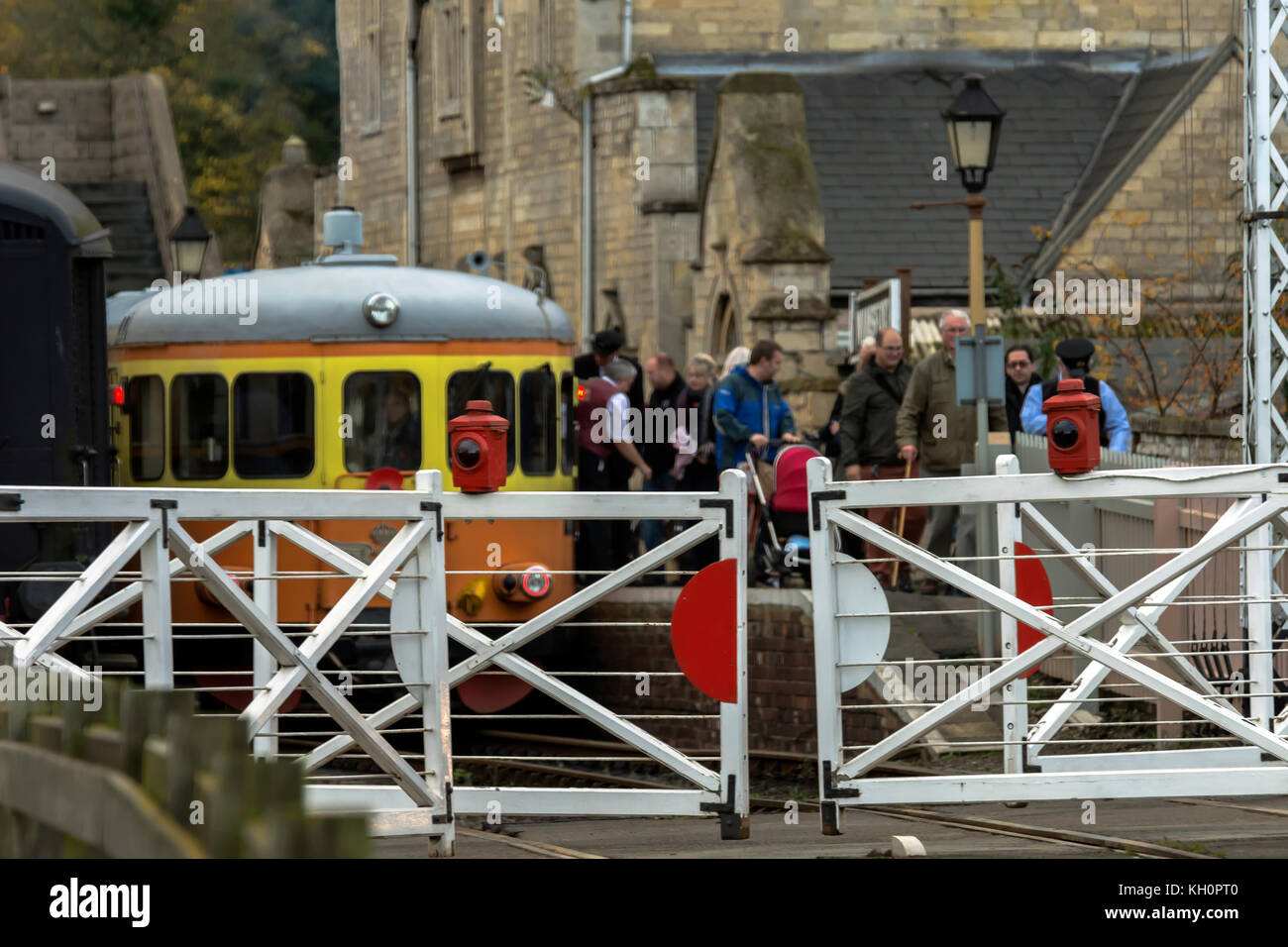 Wansford, Großbritannien. November 2017. Der Spezialdienst der Swedish Railcar, der von Wansford nach Peterborough fährt, zog Besucher aus ganz Großbritannien, Frankreich und Deutschland an. Nane Valley erste klassische Bahnverbindung in 1971, heute die Service von Wansford Station 1845 Grad zwei denkmalgeschützten Gebäude laufen. Die Bahn wird von Freiwilligen betrieben. Quelle: Clifford Norton/Alamy Live News Stockfoto